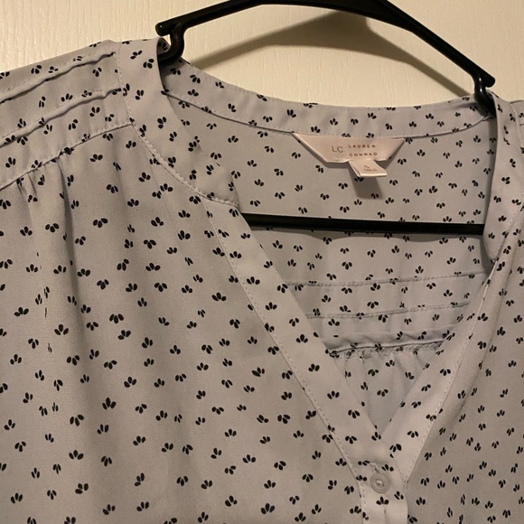 Cute professional top for spring! - Picture 2 of 2